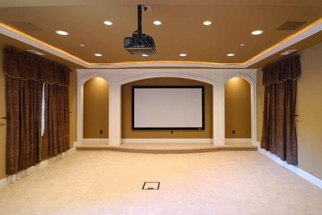Projector vs. Flat Screen: Which Screen Gives You More Options?